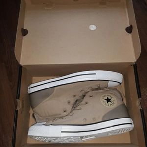 New Unisex Converse shoes
